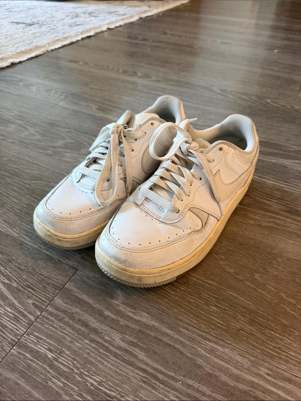 Nike womenโs Low-Top Sneakers in Off-White and Beige